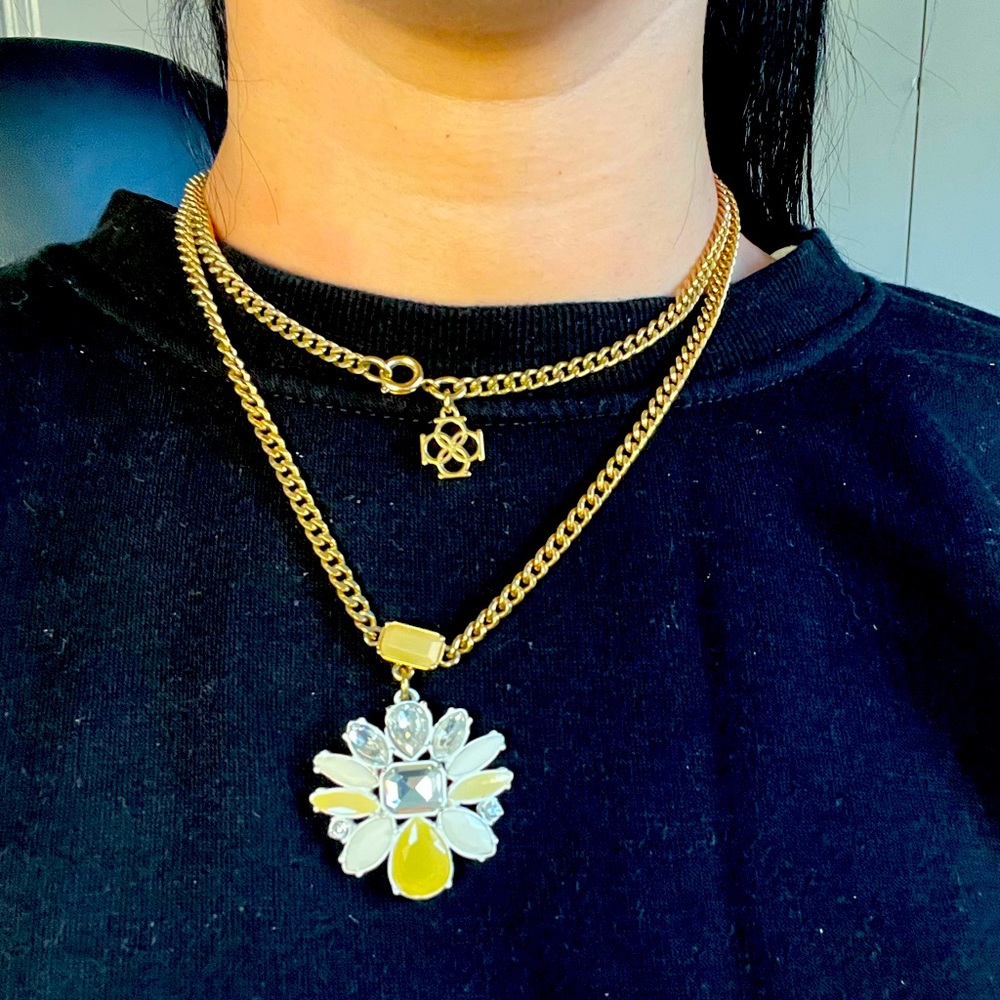 Ann Taylor Gold Tone Necklace With Flower Pendant